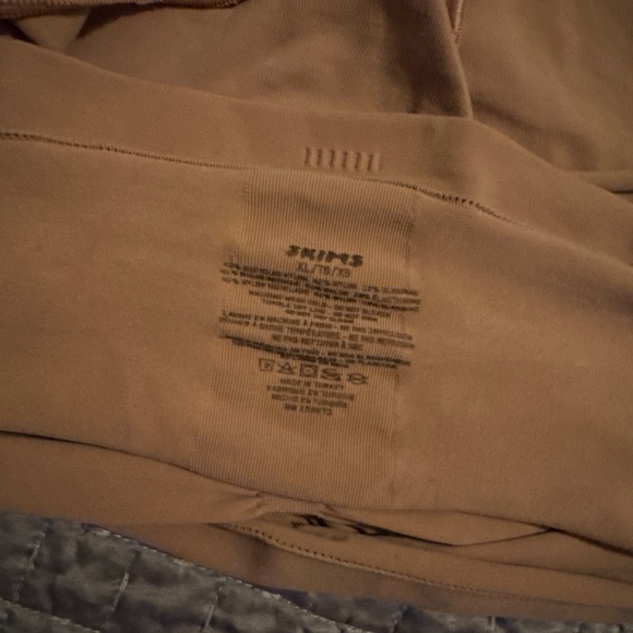 Skims Seamless Sculpt Strapless Thong Bodysuit - Picture 4 of 4